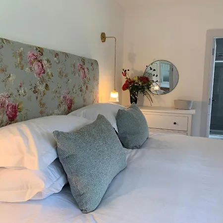Garden On Tintern Trails Tatil Evi Fethard-on-Sea